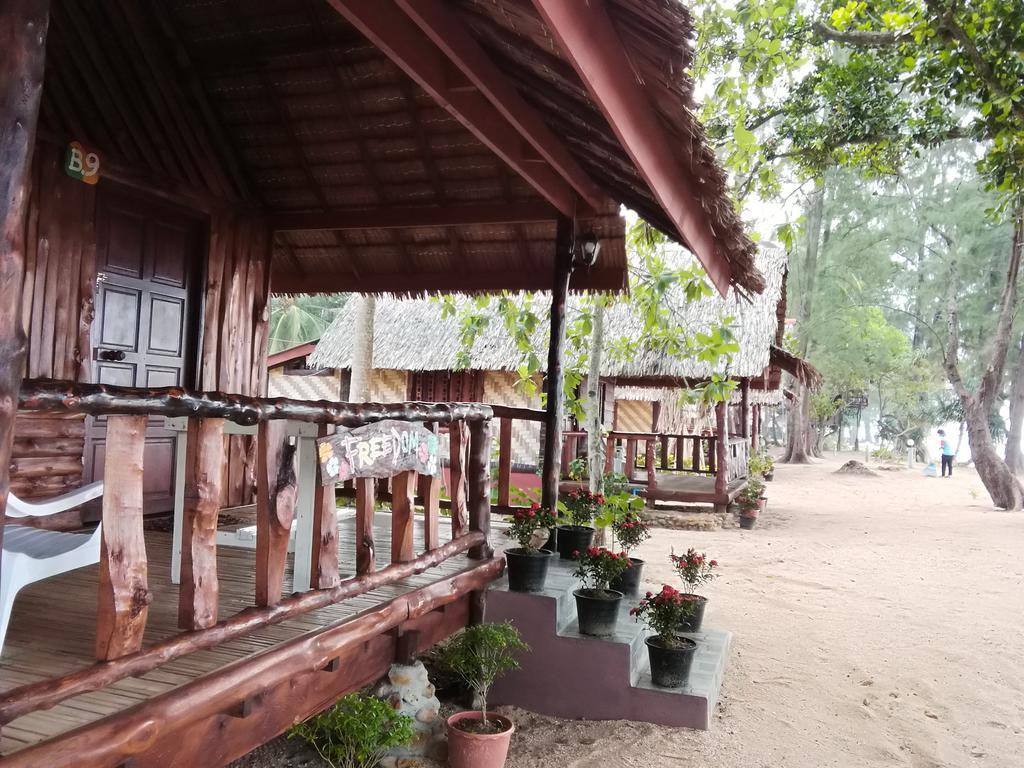 Kohjum Freedom Resort Koh Jum Eksteriør billede