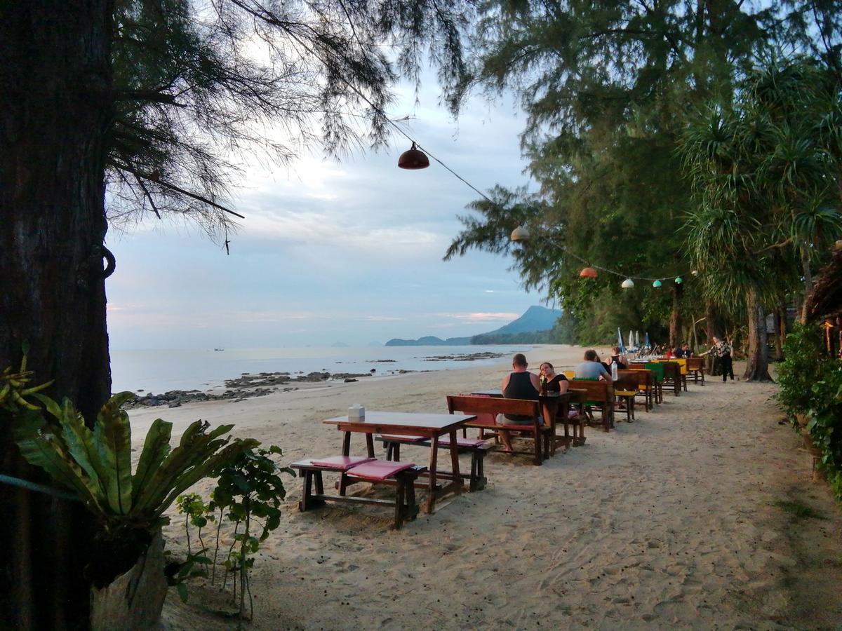 Kohjum Freedom Resort Koh Jum Eksteriør billede