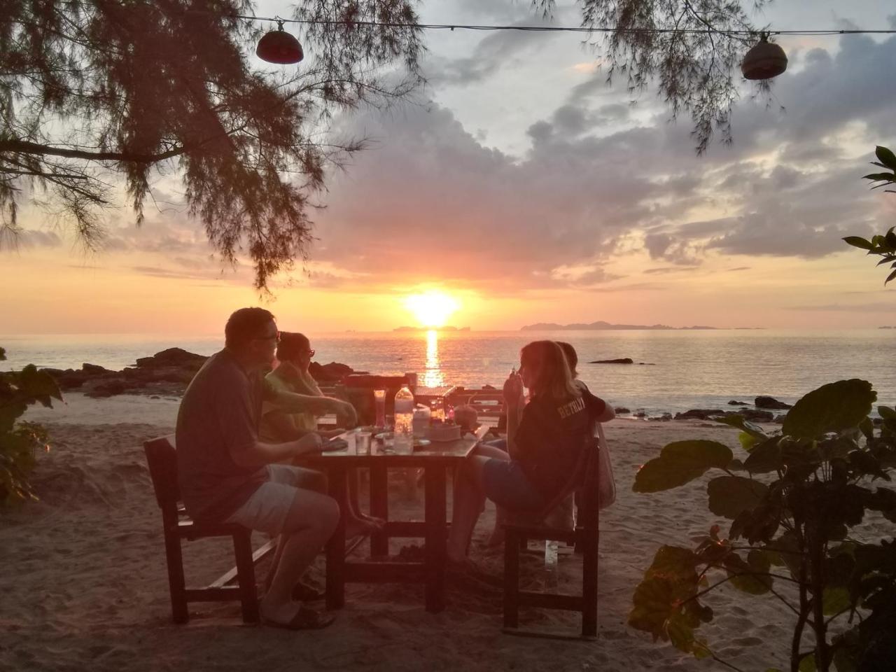 Kohjum Freedom Resort Koh Jum Eksteriør billede