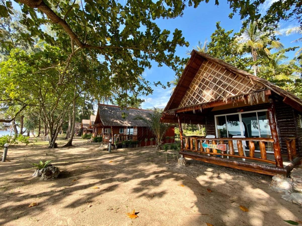 Kohjum Freedom Resort Koh Jum Eksteriør billede